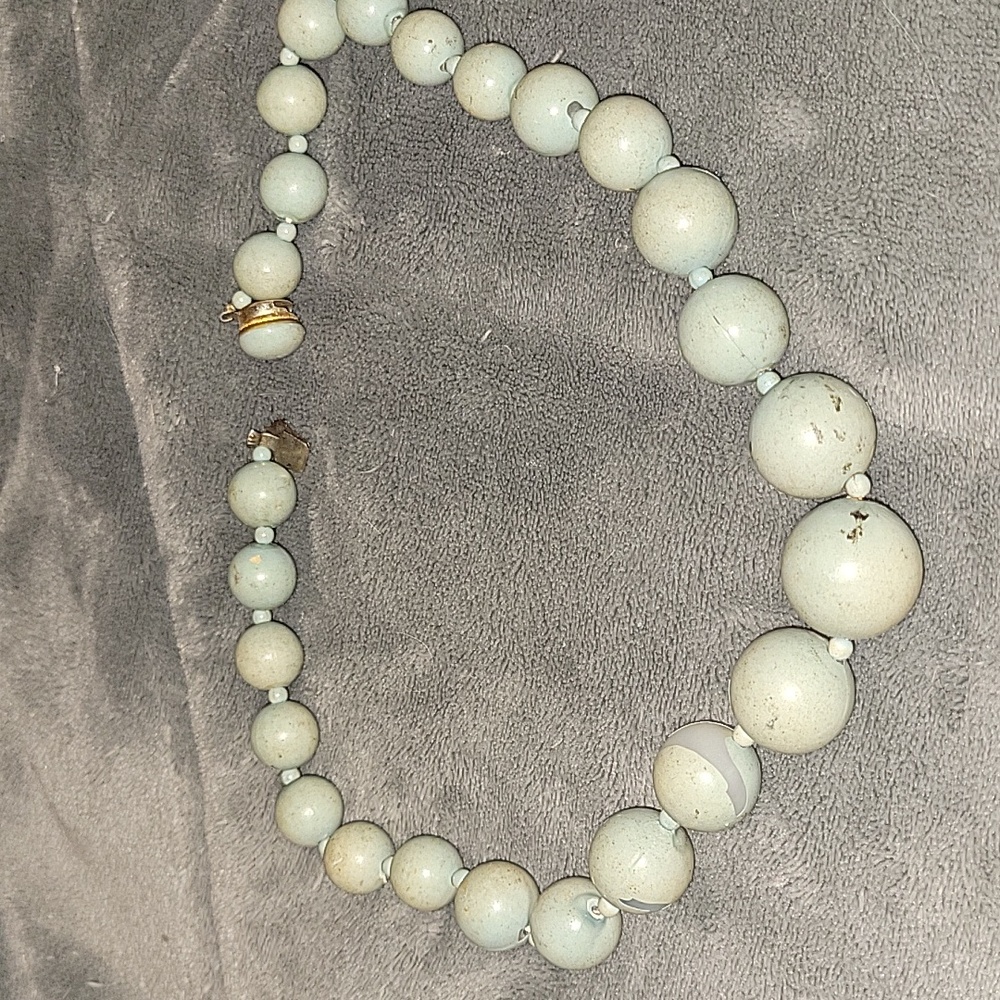 Vintage plastic turquoise beeds